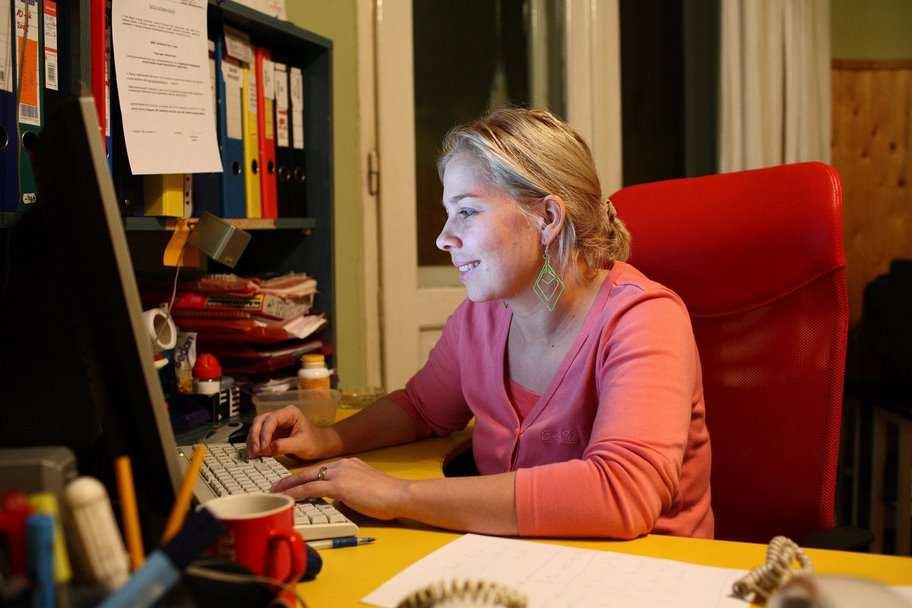 KÖZÉP-MAGYARORSZÁGI REGIONÁLIS DISZPÉCSER SZOLGÁLAT A Közép-magyarországi Diszpécser Szolgálat célja, hogy a folyamatosan fejlődő, változó fővárosi és Pest megyei szociális ellátó rendszer