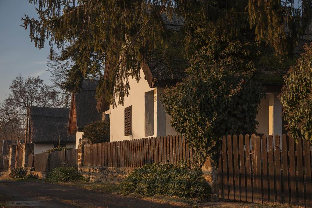 Magasság Szigligeten a kétszintes azaz földszint + tetőtér - épületnél magasabb épület az egységes településkép
