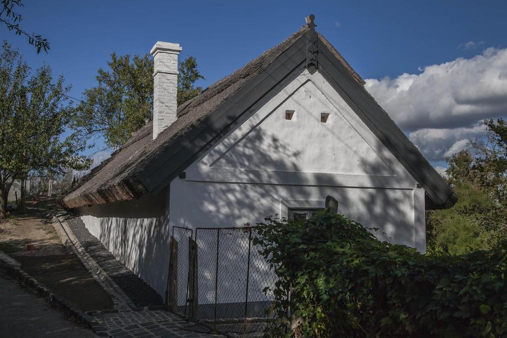 Kortárs lakóépületek Új épületeknél a jó arányú, földszintes,
