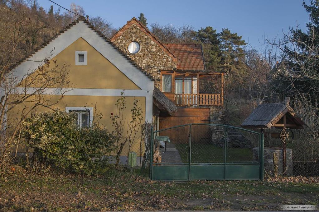 láthatunk a pinceépületek,