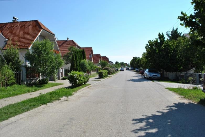 Az egykori magtár épülete: Az épület helyét jól beazonosíthatjuk a harmadik katonai térképen, és a XIX. századi kataszteri térképen is. Így építésének ideje feltehetően 1869 előtti.