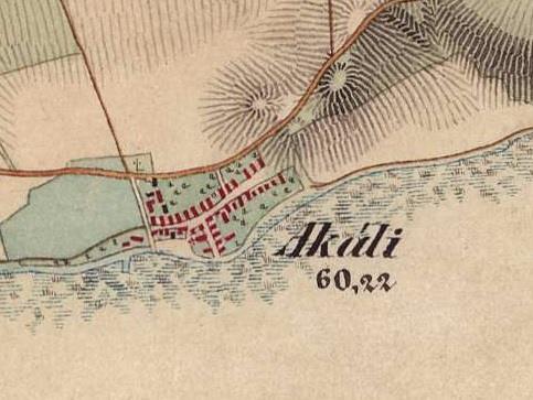 1827-re készül el a román kori templom alapjára az új római katolikus templom. Az Akali ágostai evangélikus egyház az alsódörgicsei anyagyülekezet fíliája.