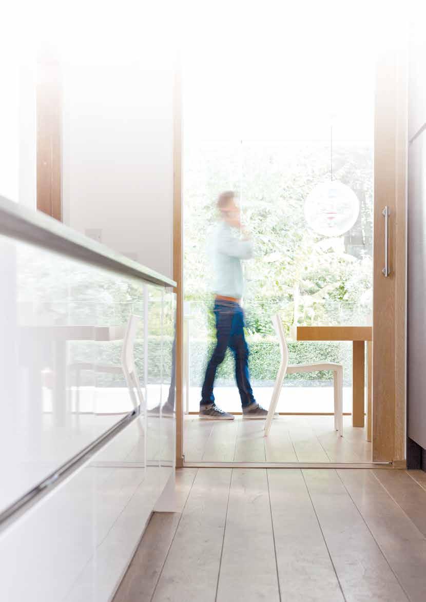 12 MOBIL ALKALMAZÁS 13 Rugalmasság és kényelem Ha a Honeywell Total Connect Comfort alkalmazása mellett a független fejlesztésű IFTTT és Life360 alkalmazást is