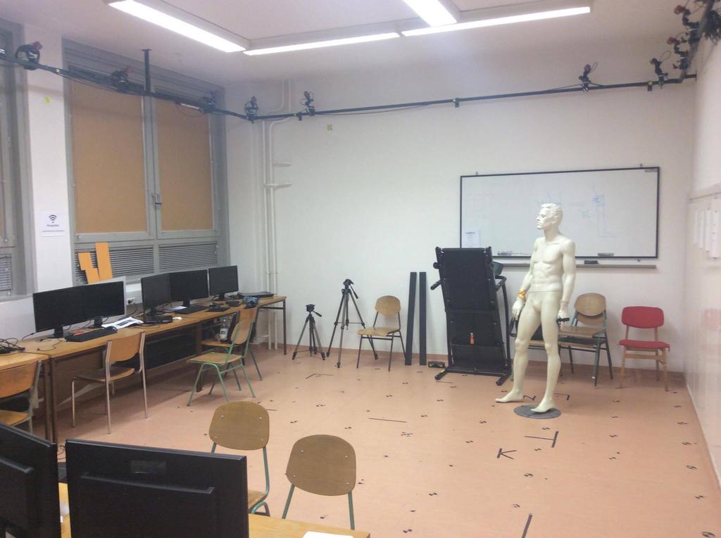 1.3. Az alkalmazott MoCap rendszer A MOGI Tanszék mozgáslaborjában egy OptiTrack 1 (NaturalPoint, Corvallis, Oregon, USA) típusú MoCap rendszer van található, mely 18 darab Flex13 típusú kamerát, és
