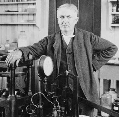 12 16. Edison (1847 1931) igen termékeny feltaláló volt. Nézz utána, milyen jelentôsebb találmányai voltak! a) b) c) d) 17.