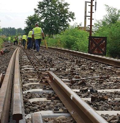 MUNKATÁRSAK Munkatársaink széles körű vasútépítési és fenntartási szakmai ismeretekkel