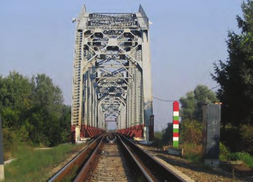 Bemutatkozás 9 vannak, de fenntartásukról a két állam közösen gondoskodik. Mindkét hídon fonódott vágány van. A mederszerkezetek nyílástartománya 47 70 m között változik.