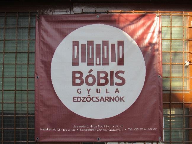 Bóbis Gyula egykori iskolájában, a Kecskeméti Református Kollégiumban a