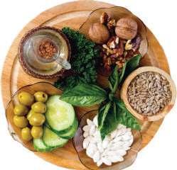 AZ ÉTELINTOLERANCIA SZEMPONTJÁBÓL LEGINKÁBB FONTOS VITAMINOK ÉS ÁSVÁNYI ANYAGOK ÁTTEKINTÉSE Zsírban oldódó vitaminok A-VITAMIN ( RETINOL) A-vitaminra van szükség a zavartalan növekedéshez, a