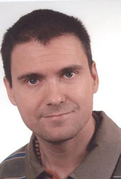 2012-ben védte doktori értekezését a Szent István Egyetemen eseménymarketing témában. Szintén 2012-ben szerezte meg felsőfokú borismereti (WSET advanced) oklevelét.