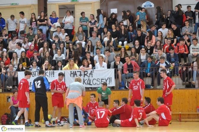 Sportélet Szakosztályaink: Kézilabda leány Kézilabda amatőr leány Kézilabda amatőr fiú