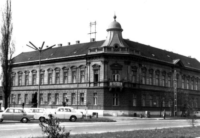 Majd később a leánygimnázium új