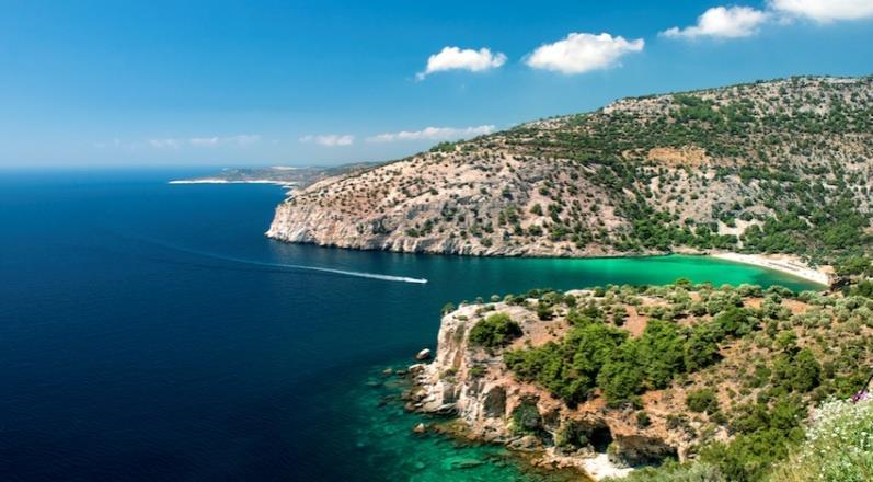 Thassoson. Hogy miért Thassos a helyszín?