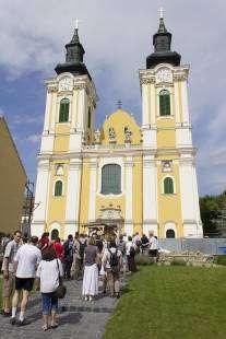 A Bazilika mellett látható a Szent Anna kápolna, amely a város egyetlen épen maradt