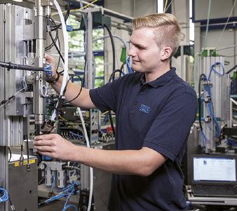 WEBER Schraubautomaten Szerviz Szerviz Szolgáltatások Ügyfélszolgálat A műszaki hibák és az általuk okozott kiesések sajnos nem előzhetők meg 100 %-ban. Ha üzemzavar következik be, minden perc számít.