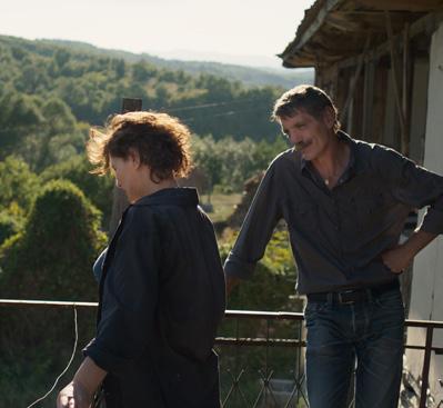 Komplizen Film TOVÁBBGONDOLÁSRA ÉRDEMES TÉMÁK A film elején Vincent elveszi egy fiatal bolgár lány kalapját, mely a vízbe esett, és azzal ugratja a leányt, sőt a bosszantásban odáig elmegy, hogy a