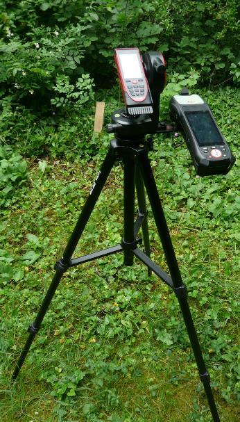 műszer esetében, viszont a mérések vizsgálatához geodéziai műszerlábat és vetítőberendezést szükséges alkalmazni. Ehhez meg kellett oldani az FTA 360-S adapter rögzítését a műszerlábhoz (18. ábra).