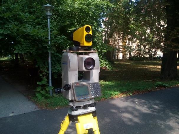 A vizsgálat mérési módszere A TruPulse távmérésénél, prizmát és zajszűrőt használva kizárhatjuk a nem-prizmáról visszavert jeleket a távolság meghatározásához, vagyis csak korlátozott mértékben
