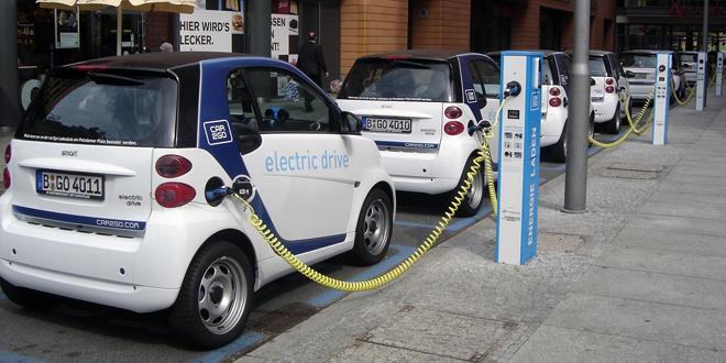 Az e-mobilitás jövője Budapesten Töltőinfrastruktúra: Nemzetgazdasági Minisztérium és a Fővárosi Önkormányzat között együttműködési megállapodás a fővárosi elektromos töltőinfrastruktúra