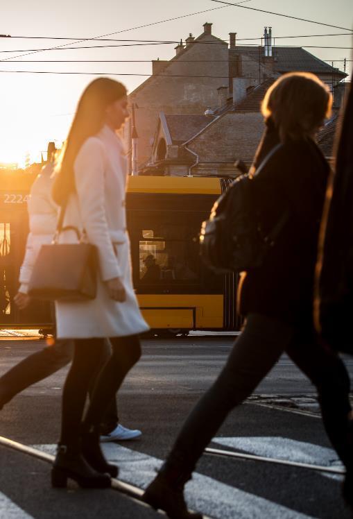 EIB TANULMÁNY (1/2) Budapest Főváros Önkormányzata 200 m euró összegű hitelkeretmegállapodást írt alá az Európai Beruházási Bankkal (EIB).