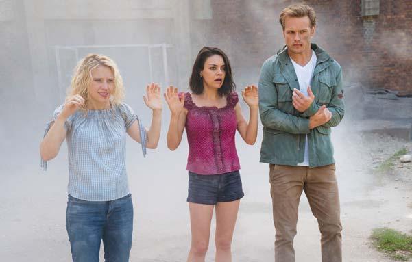 : Mila Kunis, Kate McKinnon, ustin Theroux, Gillian Anderson A kém, aki dobott engem például azzal az ötlettel állt elő, hogy a zsánerben megszokott kelekótya pasit véletlenül kémnek néznek/kémmé