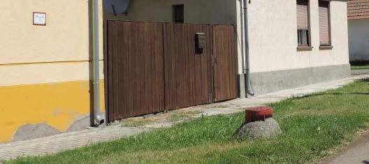 Bácsszentgyörgy településrész azon részein, ahol jellemzően áttört kerítések vannak, főként a település peremén, ott kerüljük a tömör
