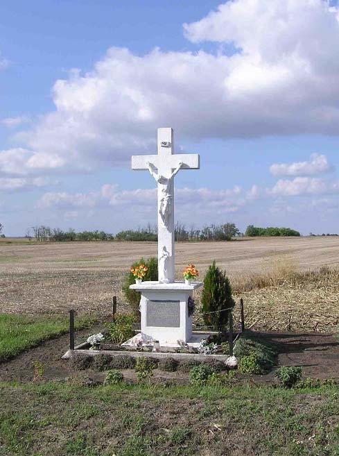 Nem messze tőle Schmidt Antal