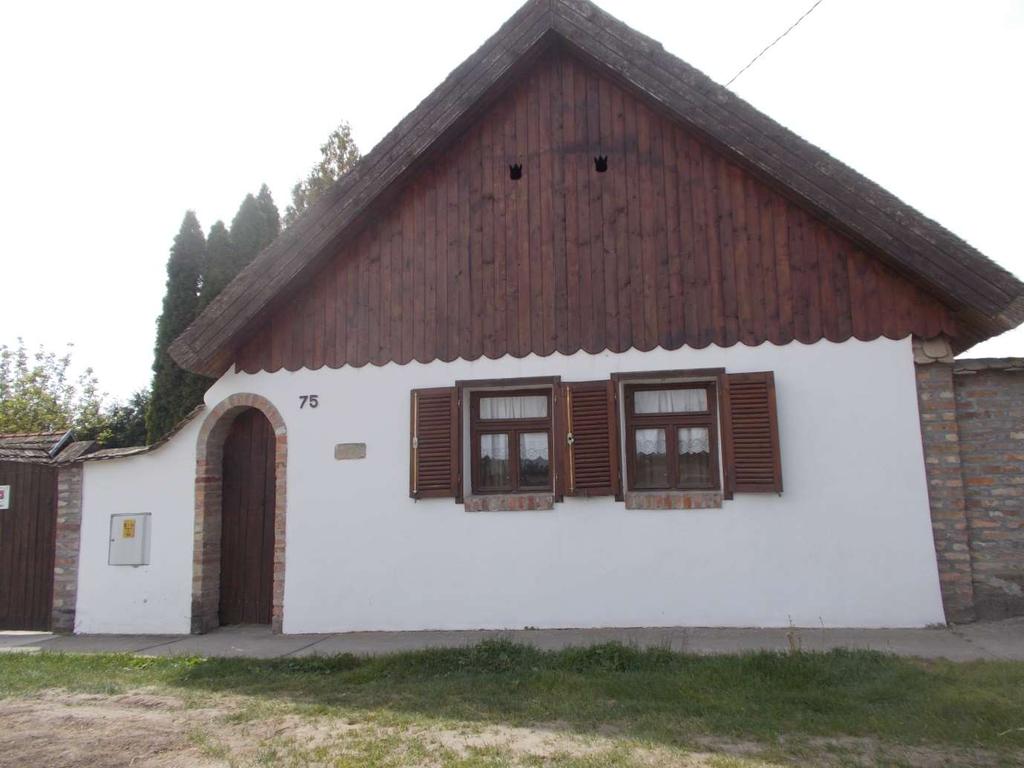 MAI PÉLDÁK