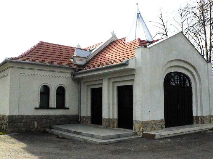 középületek Ezen az