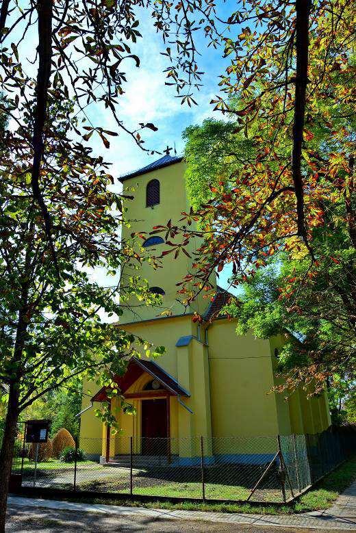 Csabacsűdi Evangélikus Tempom A templomról szinte semmilyen adat nem lelhető fel az interneten. Nagyharang 121 kg-os, 59 cm alsó átmérőjű, Seltenhofer Frigyes öntötte Sopronban 1930-ban.