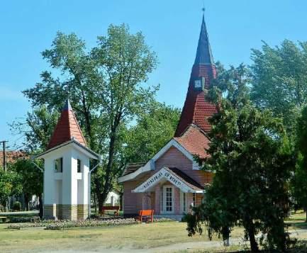 Kelet-nyugati irányban átszeli a 44-es főút.