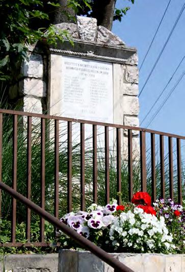 Szinte bizonyos, hogy a falu középkori temploma a mai barokk templom helyén állt, sőt, ezen a területen már az Árpád-korban is templom állhatott.