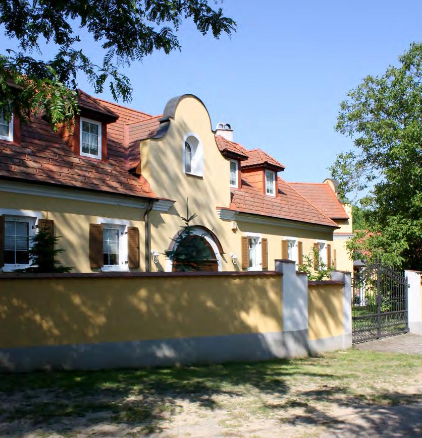 14 Eltérő karakterű településrészek MAGYARSZENTKIRÁLY A község védőszentjéről, Szent István királytól kapta a nevét, Árpád-kori első templomának romjai ma is láthatóak a református parókia kertjében.