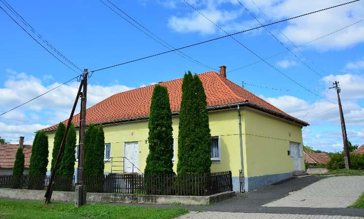 parasztházainak.