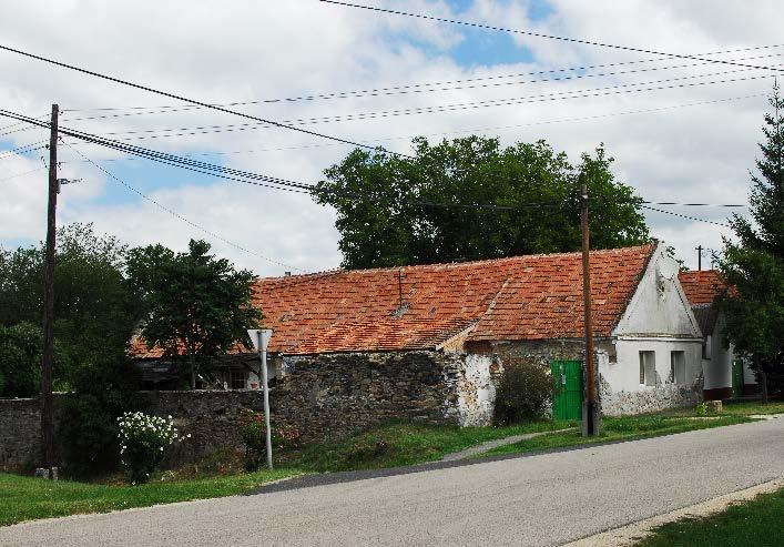 megőrizni.