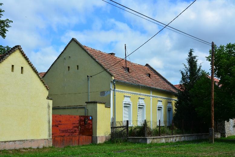 17 SZÍNEK A településen a fehér vagy világos