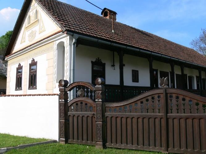 kerítést az utcafronton.