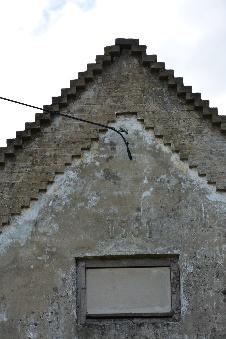 padlásszellőző mellett, a ház