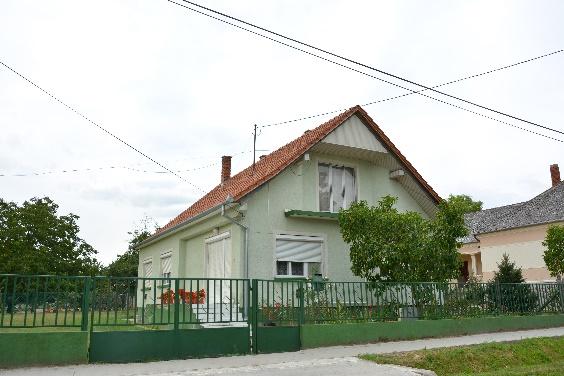 illetve kisvárosi részeken a többszintes épületek