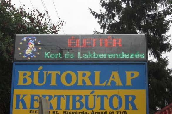 megjelenésű, stílusos táblák elhelyezése