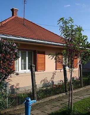 maradjanak, de az eredeti lépték és beépítési forma ne változzon.
