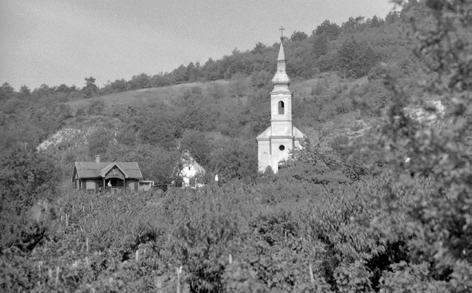 pincesor végén a Szentháromságnak szentelt kis kápolna