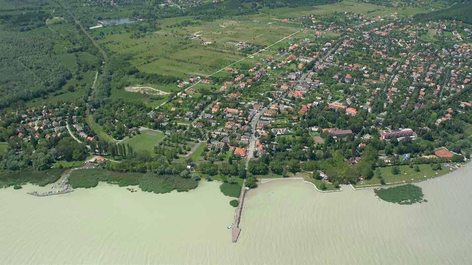 2. Balatongyörök bemutatása A Keszthelyi- és a Szigligeti-öböl közötti földnyelven, a Keszthelyi hegység lábánál bújik meg a legcsodálatosabb balatoni panorámát magáénak mondható kicsiny település,
