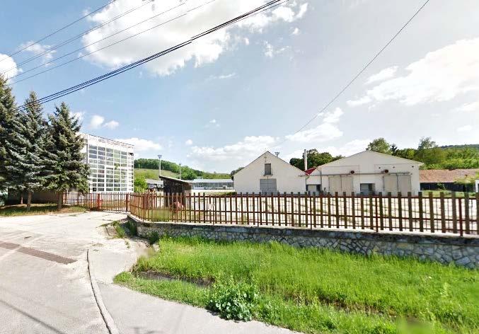 Legjellemzőbb a hagyományörző népi építészet, nyeregtetős, utcára merőleges tetőgerinccel tervezett, tornácos kialakítású épületek megjelenése, melyekből több épület romos állapotú, vagy felújításra