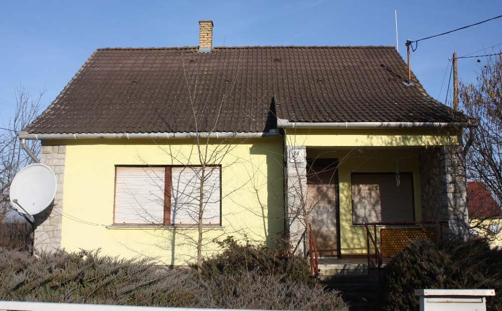 MAI PÉLDÁK 6 31 Meglévő épület felújítása és új épületek építése a településkarakterbe illeszkedően Falusias területeken épülő új épületeknél a