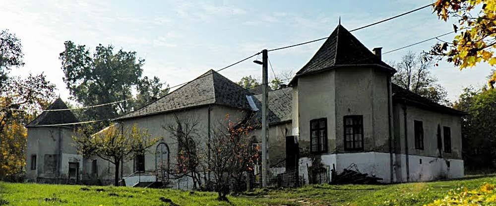 7 ÖRÖKSÉGÜNK 3 Jeszenszky kastély A nyitrai eredetű Jeszenszky család 1702-ben szerezte meg az Amadéktól Csibrákpusztát és Murgát.
