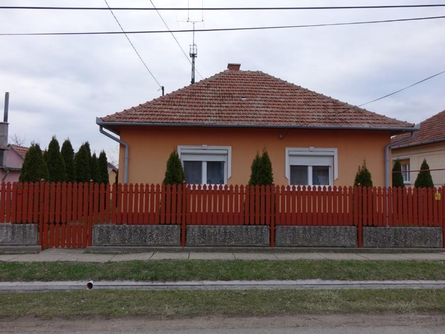 HOMLOKZATKÉPZÉS, ANYAGHASZNÁLAT Az épületek vakolása, festése, színvilága nagyban meghatározza a településképet, egyedi hangulatot teremt.