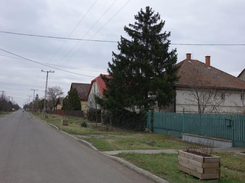 Első benyomásunk a településen végighaladva a parkokról, terekről, utcákról alakul ki és csak utána mélyülünk el a részletekben.