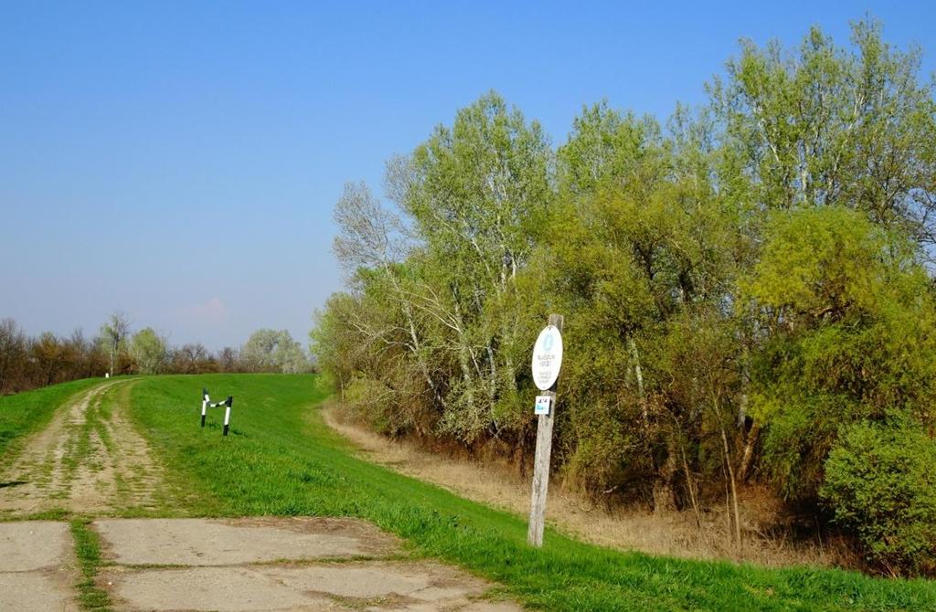 A településen kiépült az infrastruktúra minden rendszere, komfortos lakóhelyet kínál polgárainak. A csatornázás, a víz- és gázellátás, a hulladékok kezelése megoldottnak tekinthető.