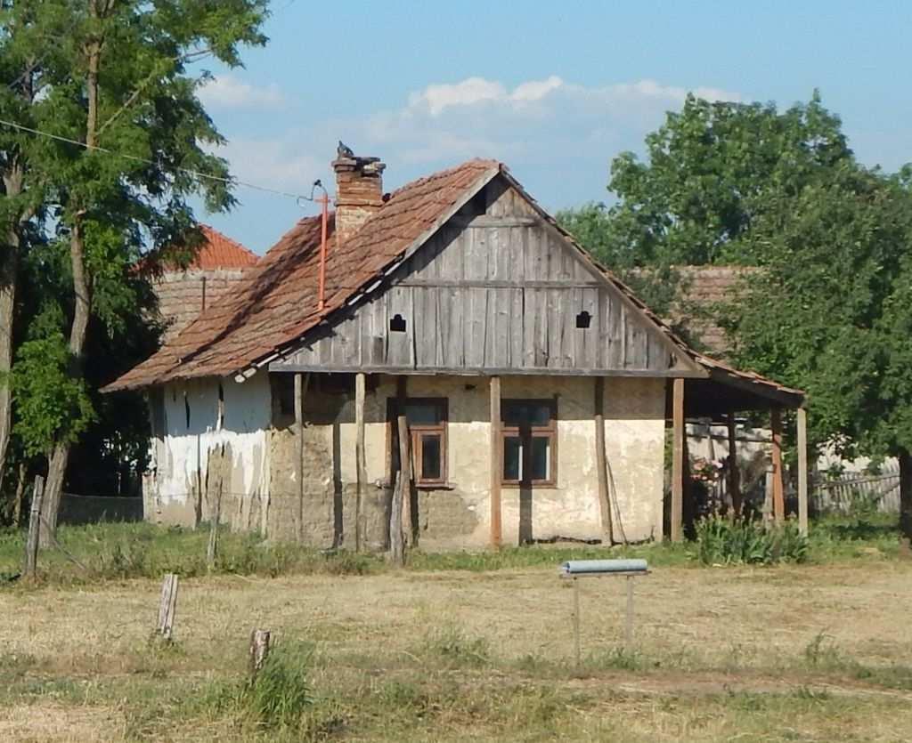 jellemzően hagyományos lakóházak annak, homlokzatukon
